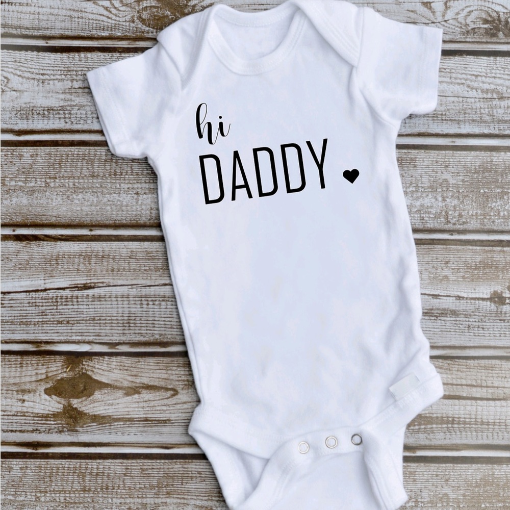 Pregnancy reveal baby onesie / hi daddy pregnancy reveal